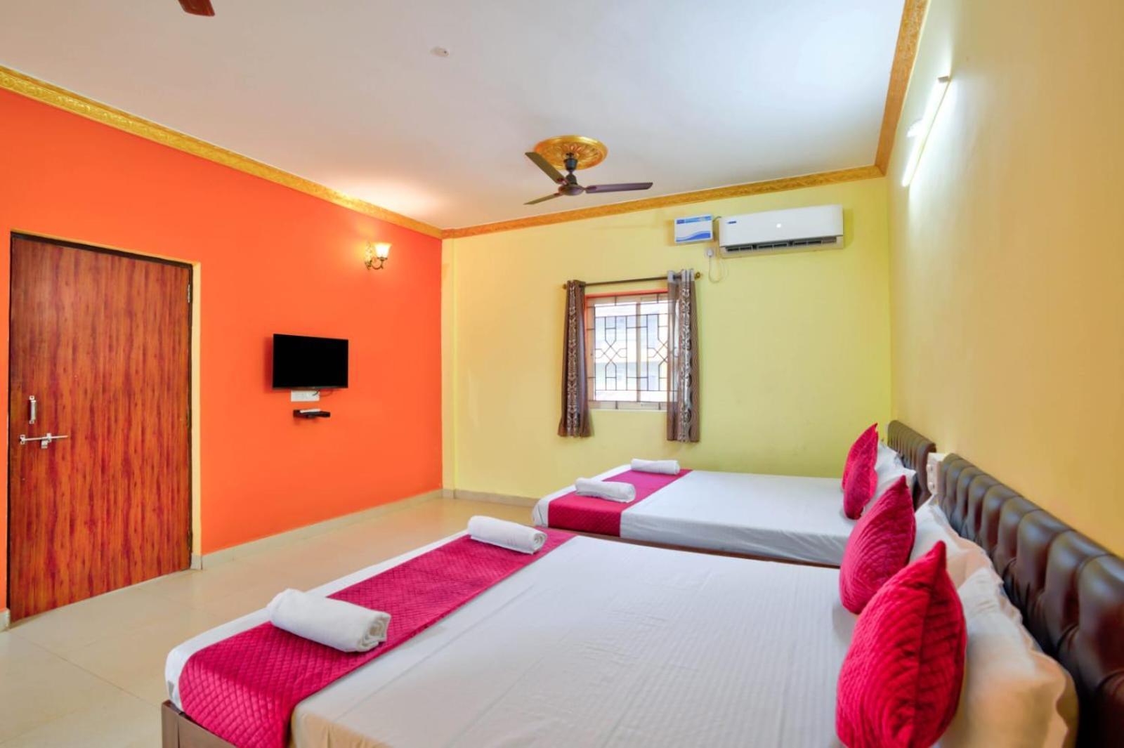 Hotel Savita Calangute Quarto foto